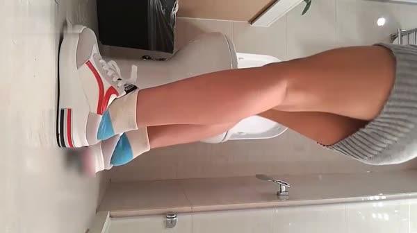 极品骚浪紫藤妹Ayanini玩刺激 穿露背毛衣卫生间自慰喷水 露背毛衣真显身材NO.1 高清私拍48P 高清720P高潮版